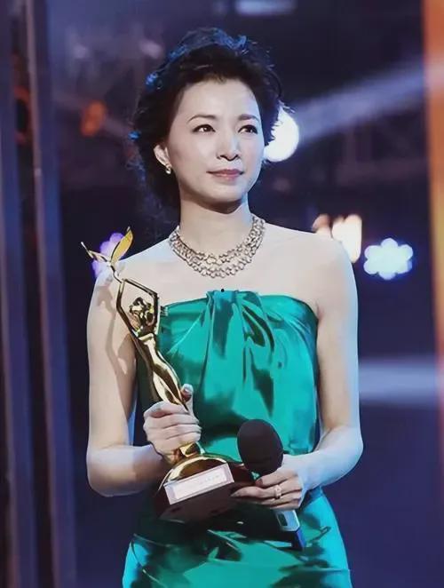 董卿现在生活照,岁月静好，优雅依旧