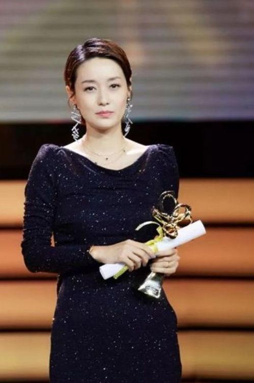 马伊利最近生活照,简约时尚，尽显优雅魅力