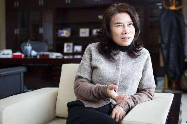 董明珠背景,从销售员到格力掌门人，传奇女性的商业征程