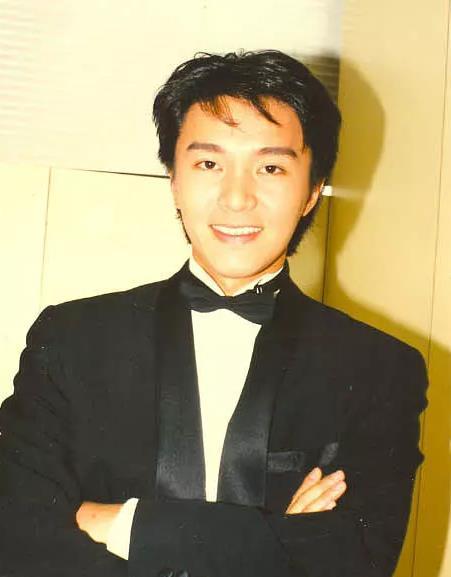 周星驰简历个人资料,喜剧之王的人生轨迹与辉煌成就